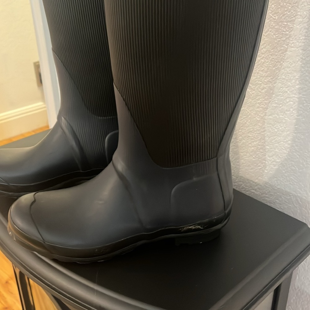Black and Blue tall Hunter boots. With with tall socks included. - Picture 5 of 5